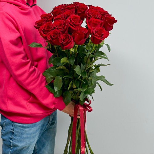 Купить на заказ 15 метровых роз с доставкой в Караганде