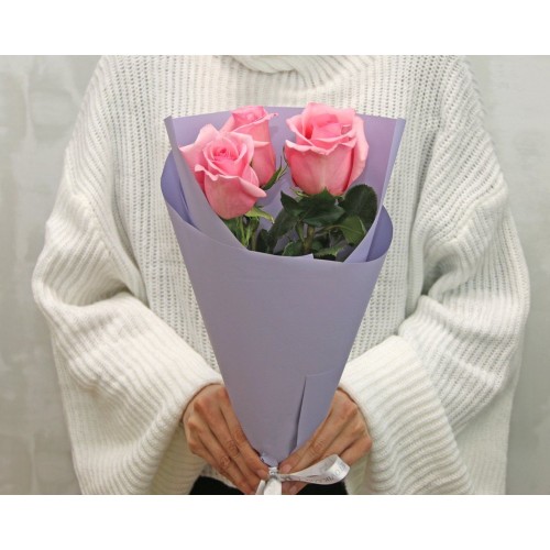 Купить на заказ  3 розовые розы с доставкой в Караганде