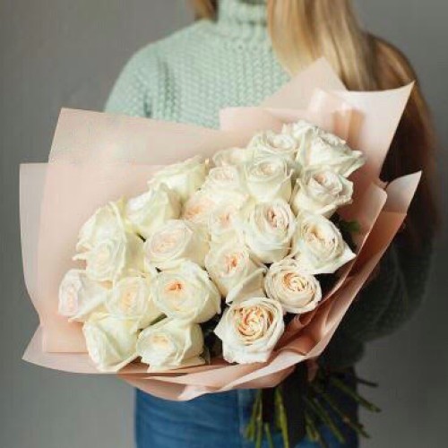 Купить на заказ Букет из 31 белой розы с доставкой в Караганде