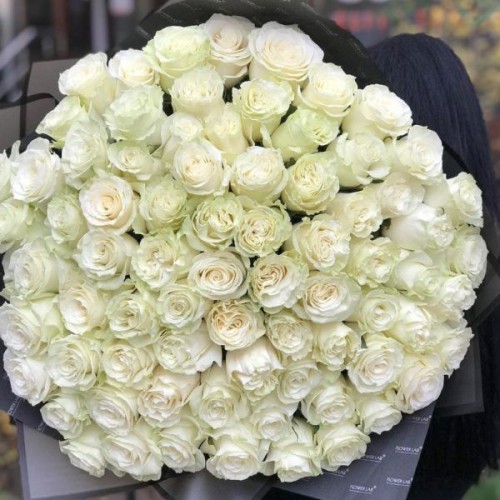 Купить на заказ Букет из 75 белых роз с доставкой в Караганде