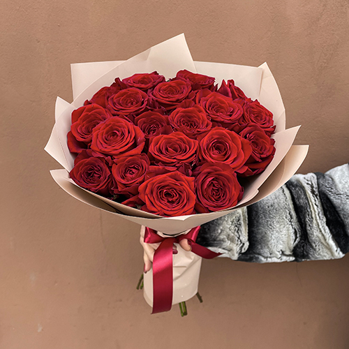 Купить на заказ Букет из 19 красных роз с доставкой в Караганде