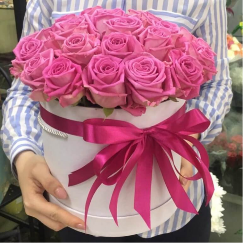 Купить на заказ 25 розовых роз в коробке с доставкой в Караганде