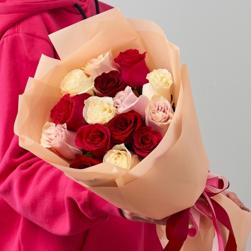 Купить на заказ Микс из 15 роз с доставкой в Караганде