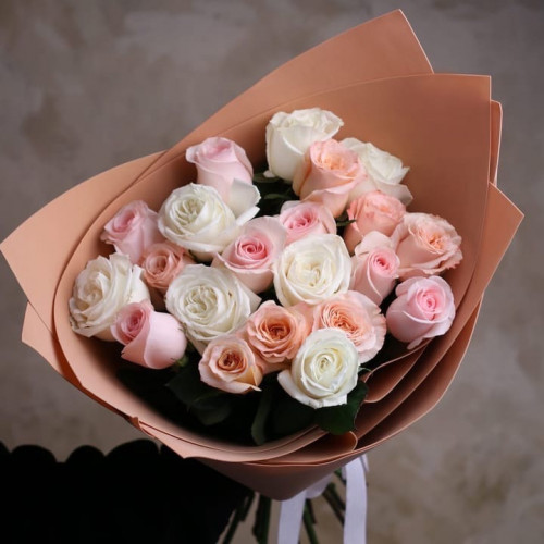 Купить на заказ Букет из 21 розы (микс) с доставкой в Караганде
