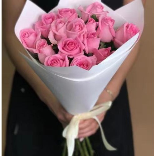 Купить на заказ 15 розовых роз с доставкой в Караганде